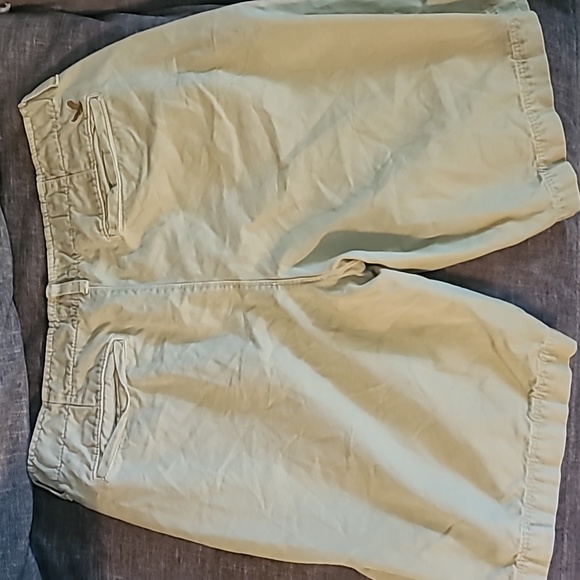 AE Tan shorts - Picture 2 of 3